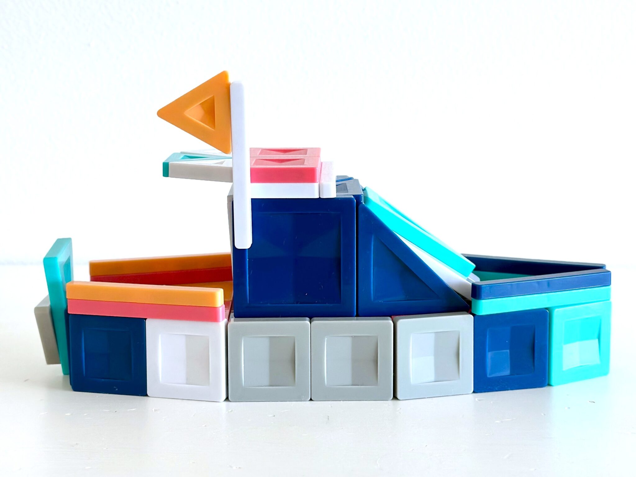 Unleash Your Inner Engineer: 5 Amazing Builds Using Connetix PRO 6 https://nicetribe.com.au/unleash-your-inner-engineer-5-amazing-builds-using-connetix-pro/ CONNETIX PRO 70 Piece speedboat